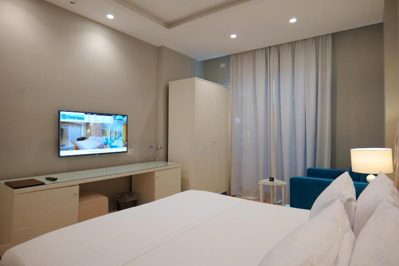 Double or Twin Room with Balcony image 2