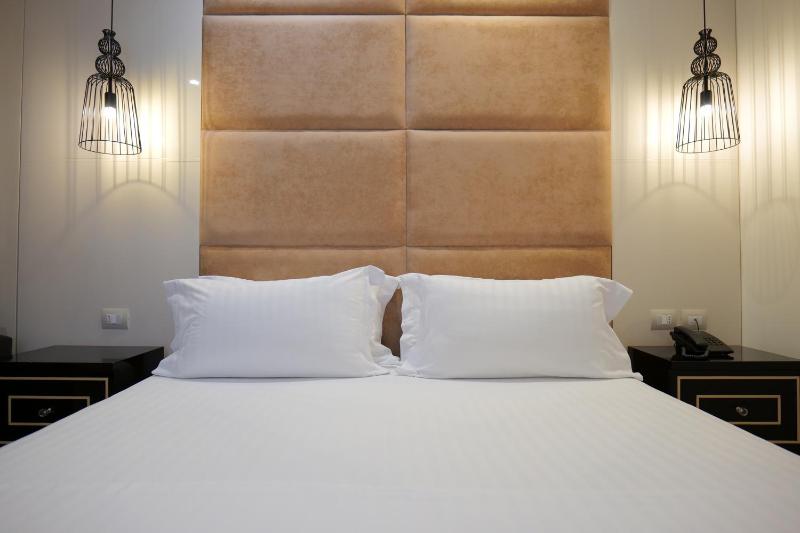 Deluxe Double Room with Balcony image 4