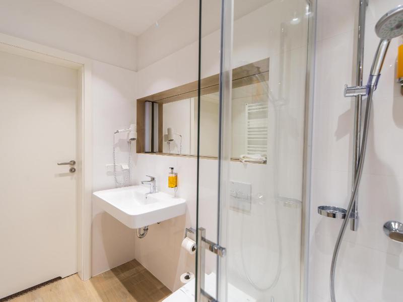 One-Bedroom Apartment image 3