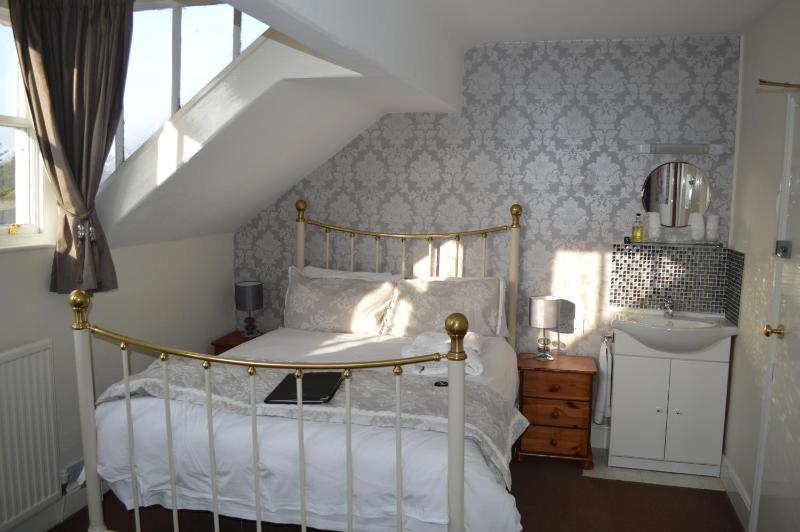 Triple Room with Private External Bathroom image 1