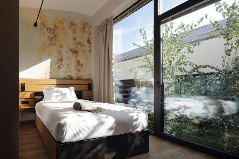 Single Room image 3
