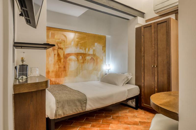 Standard Single Room image 4