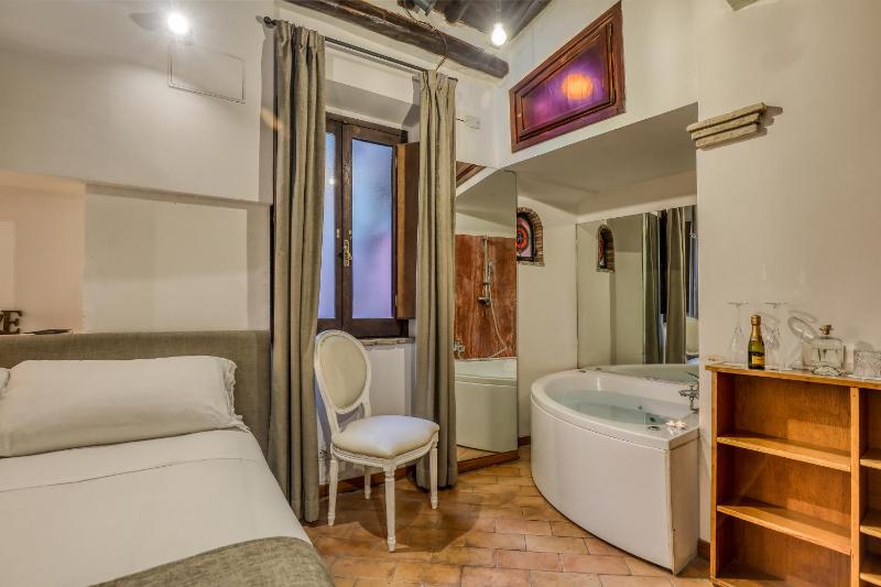 Deluxe Double Room with Bath image 1