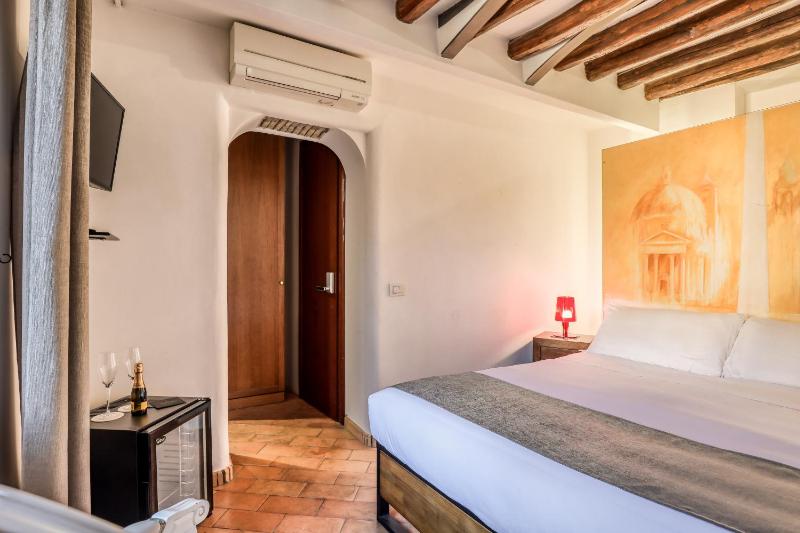 Standard Double Room image 3