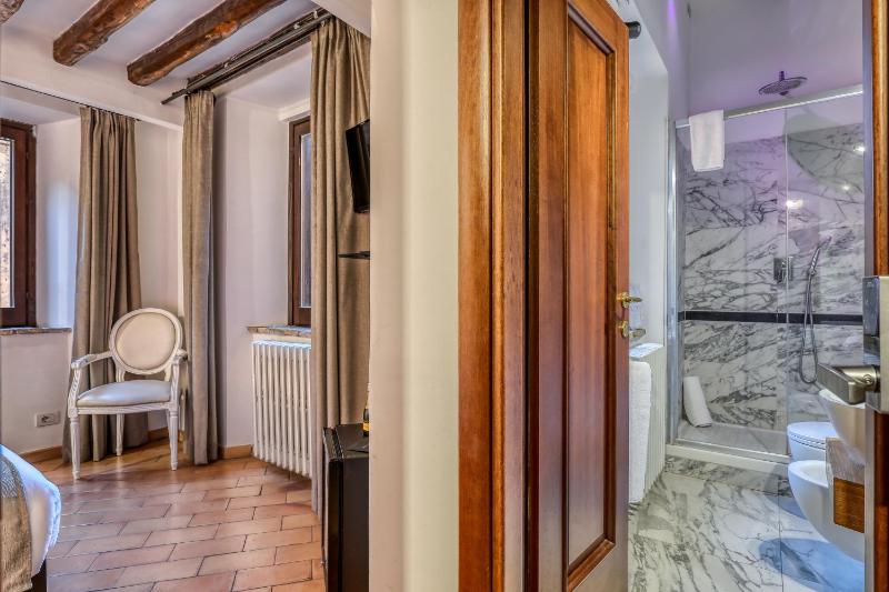 Standard Double Room image 1