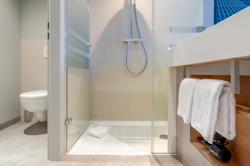 Standard Double Room image 3