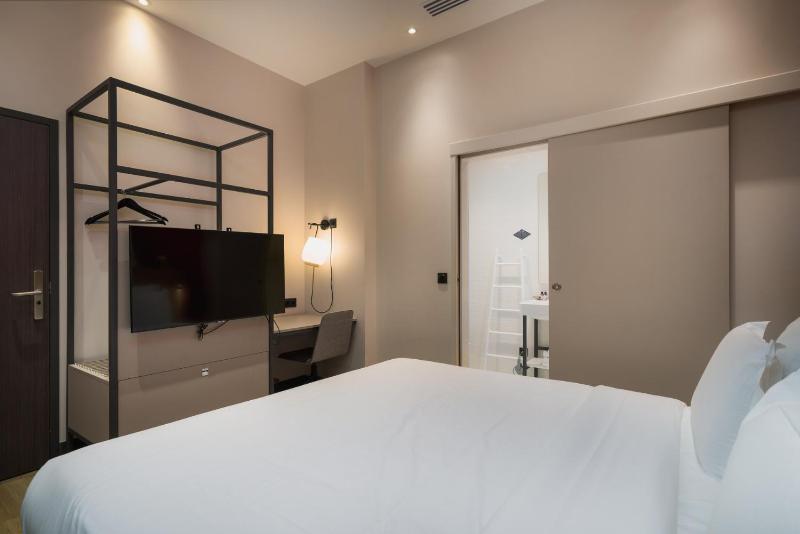 Standard Room image 3