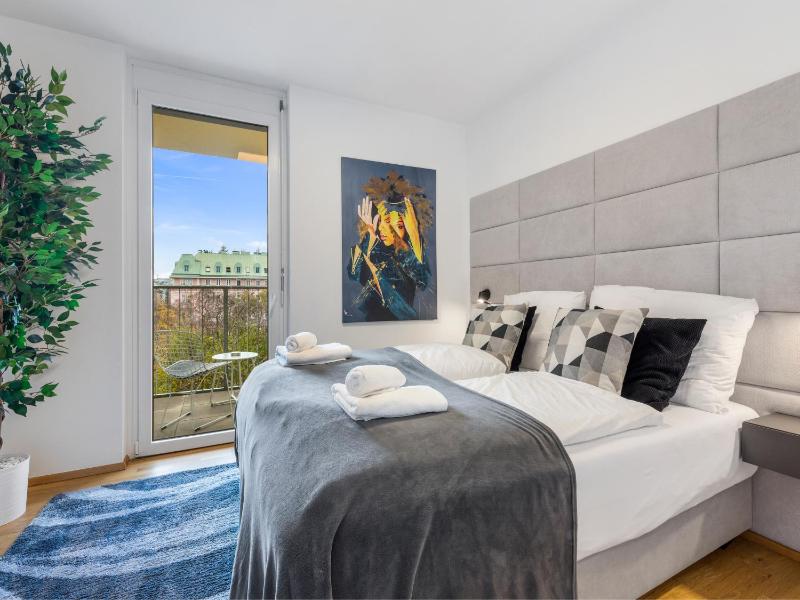 Two-Bedroom Apartment with Terrace and Park View image 1