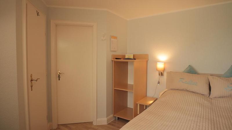 Small Double Room image 3