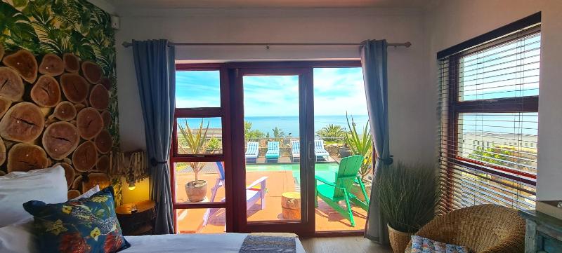 Queen Room with Sea View image 4