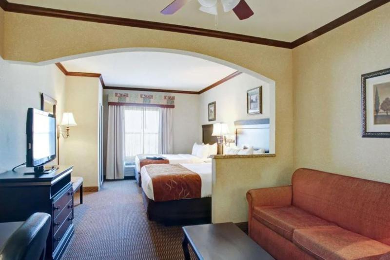 King Suite - Non-Smoking image 2