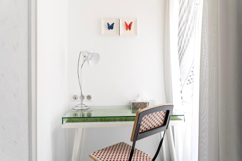 Twin Room image 4