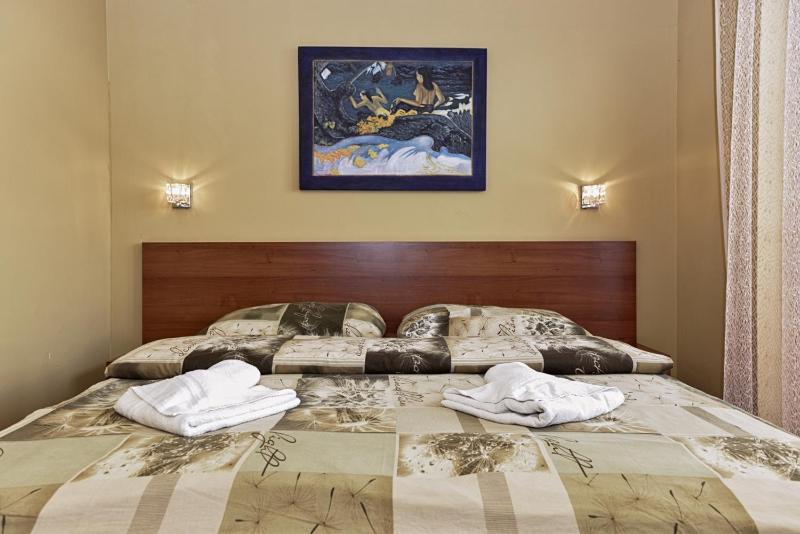 One-Bedroom Apartment image 1