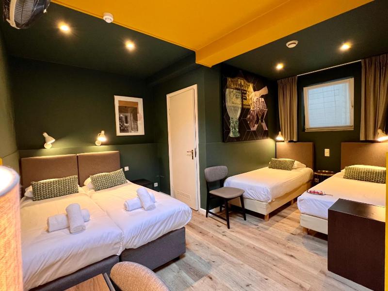 Quadruple Room image 4