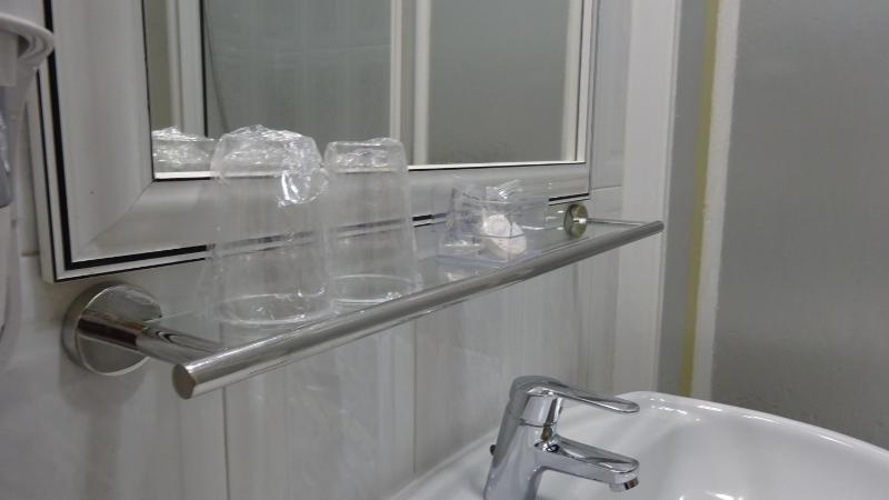 Twin Room image 3