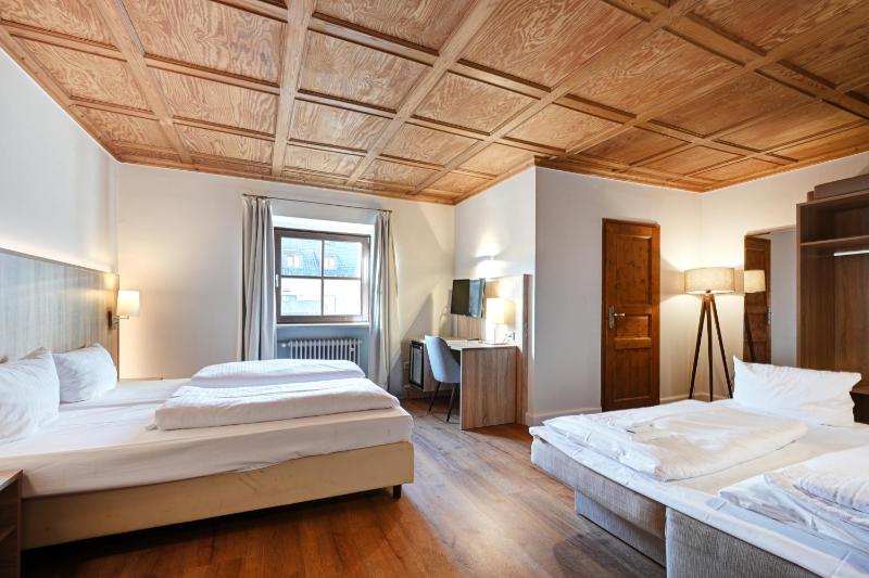 Quadruple Room image 3