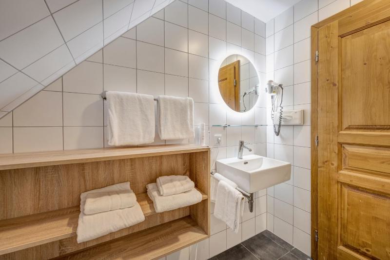 Single Room image 3