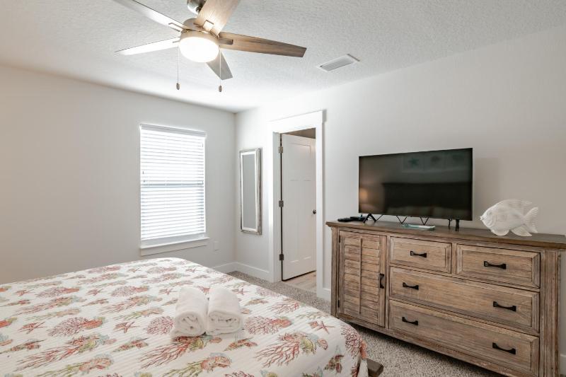 Serenity Island Treasure At 7868 Evening Glow Drive - image 13