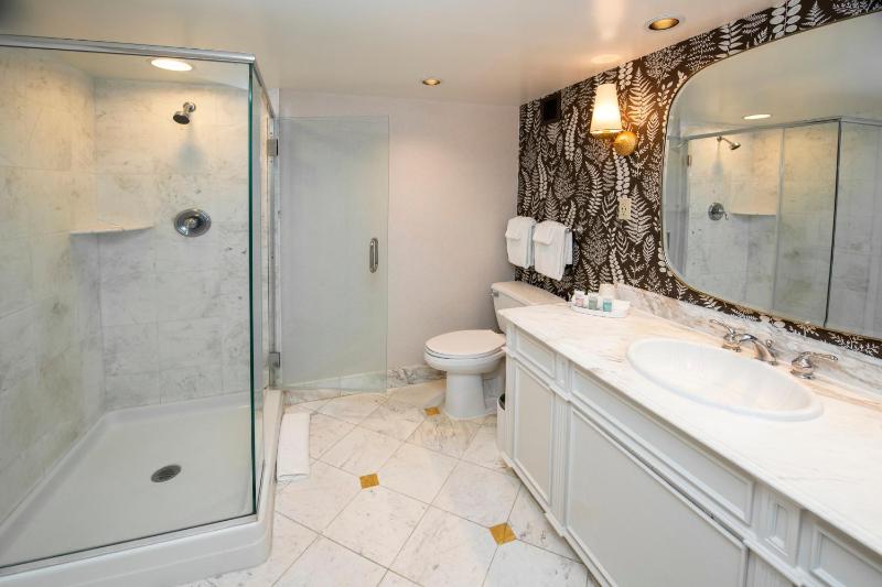 Corner King Room image 3