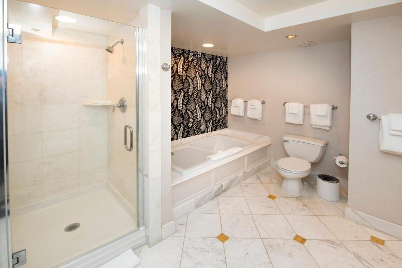 Junior Suite King image 3
