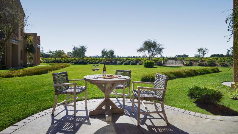 Vineyard View ADA Suite image 4