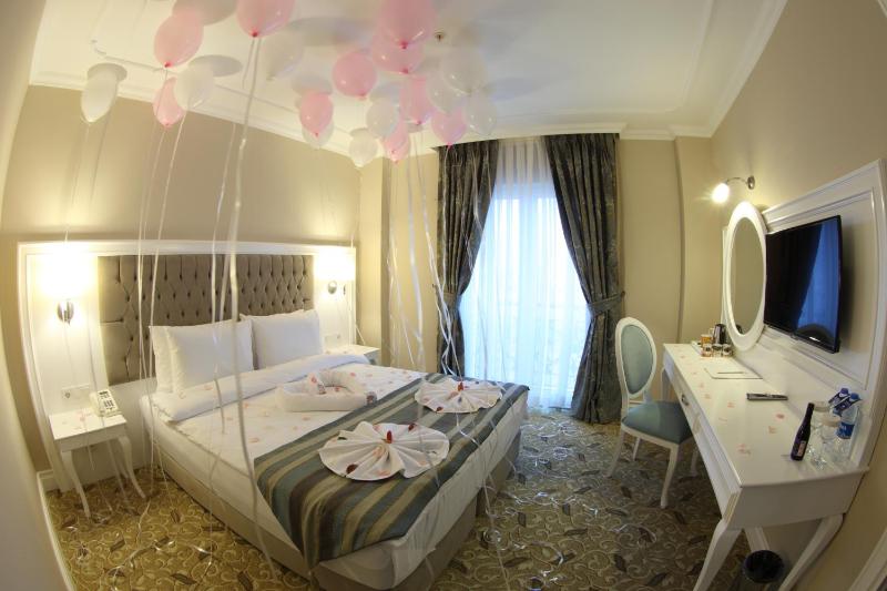Superior Single Room with French Bed image 4
