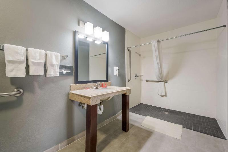 King Room with Roll-in Shower - Disability Access/Non-Smoking image 2