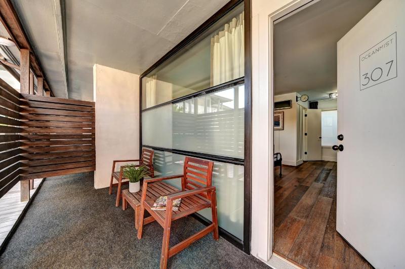Standard Room with Two Queen Beds with a Terrace image 4
