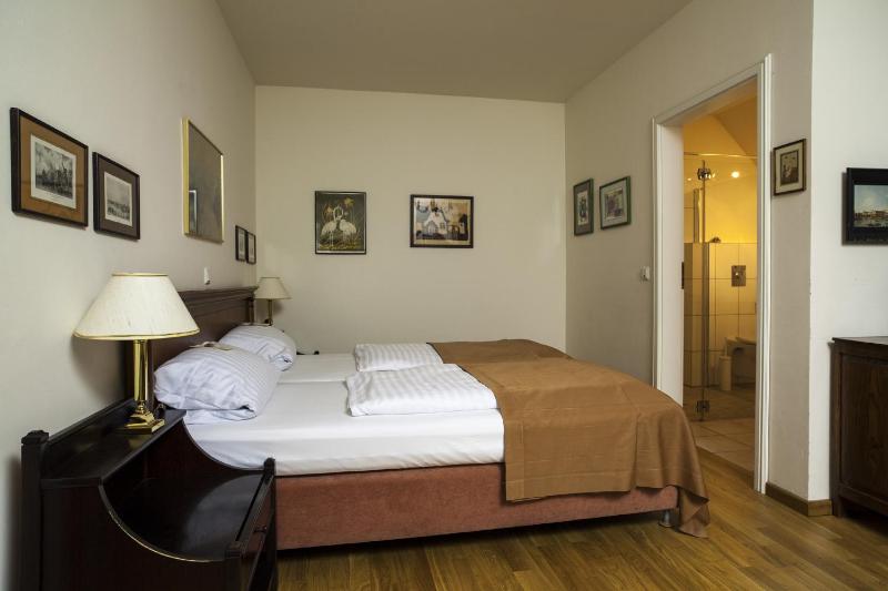 Barbican Single Room image 3