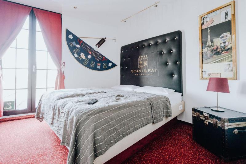 Double Room with Spa Bath image 4