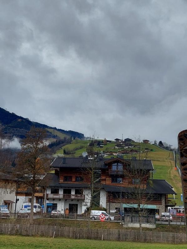 Suite with Balcony and with Free Tauern Spa Entry image 4