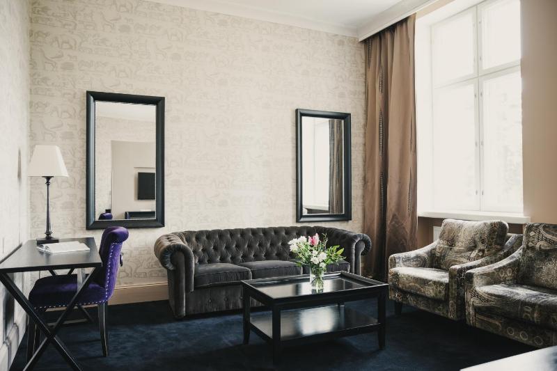 Superior King Suite image 4