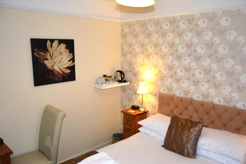 Double En-suite  image 4