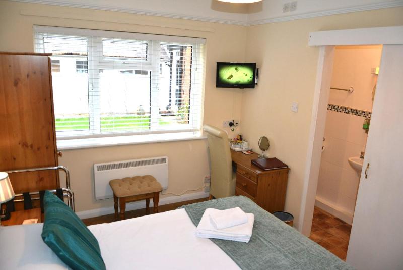 Double En-suite  image 3