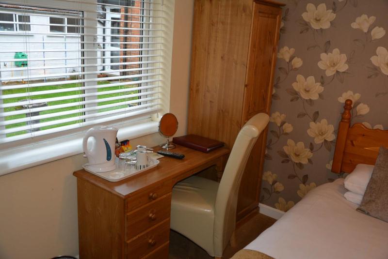 Twin En-suite image 3