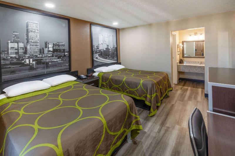 Deluxe Double Room with Two Double Beds - Non-Smoking image 3
