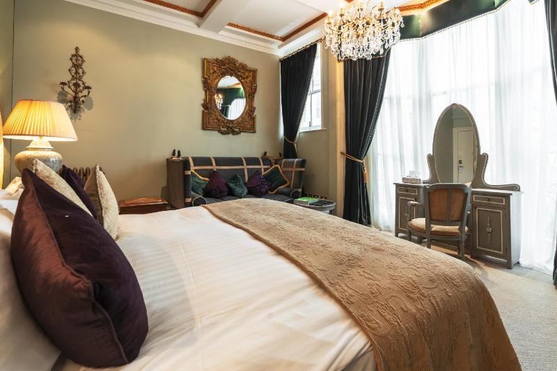 Double Room with Private Bathroom image 3