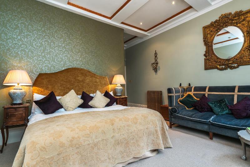 Double Room with Private Bathroom image 4