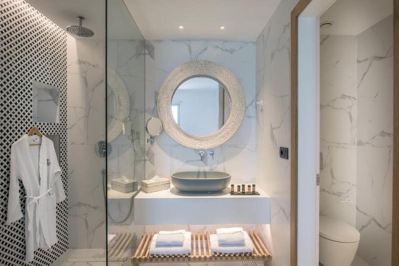 Superior Double Room with Sea View image 1