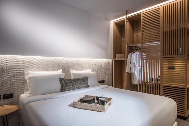 Superior Double Room with Sea View image 3