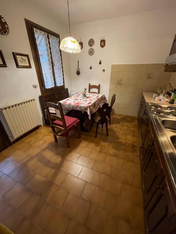 Twin Room with Shared Bathroom image 2