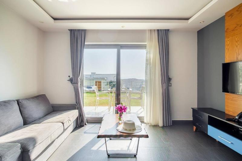 Two-Bedroom Apartment with Sea View image 1