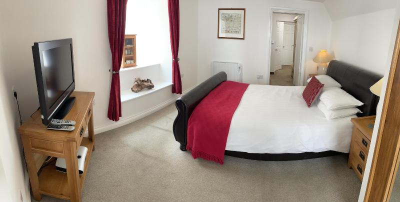 Deluxe Room image 3