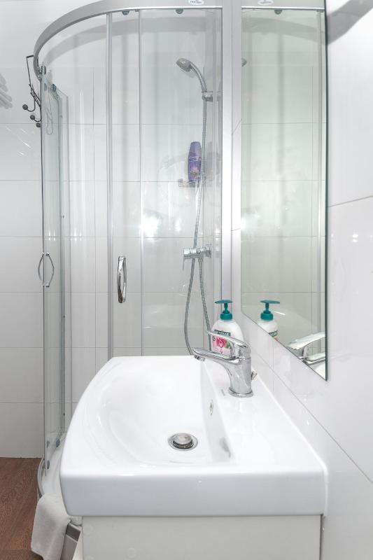 Small Single Room image 2