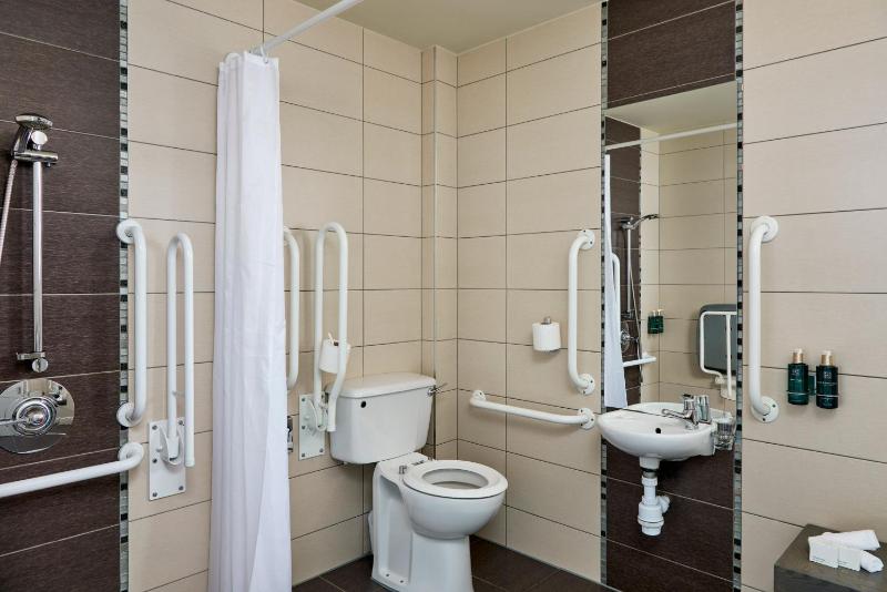 Quadruple Room image 3