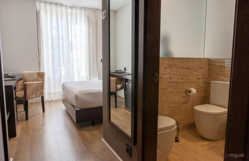 Standard Double Room image 3