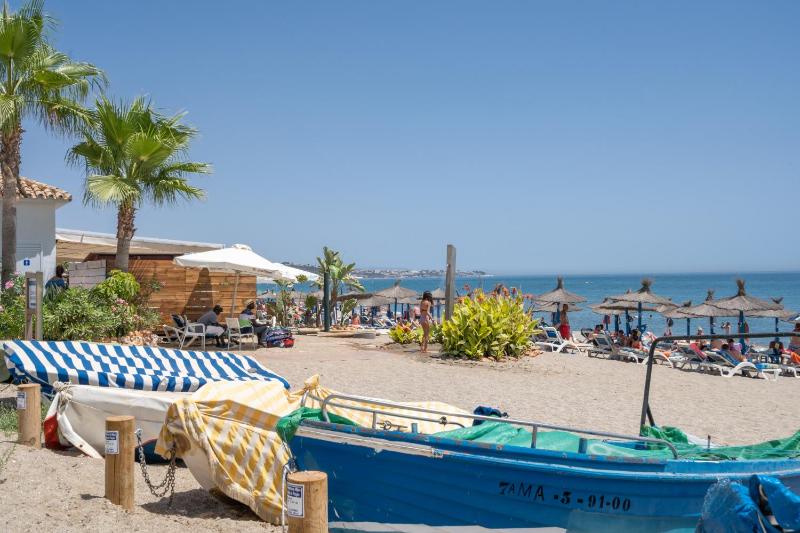 Lets in the Sun Sea View Apartment Calabella - image 10