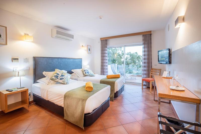 Double Room with Balcony and Panoramic View image 3
