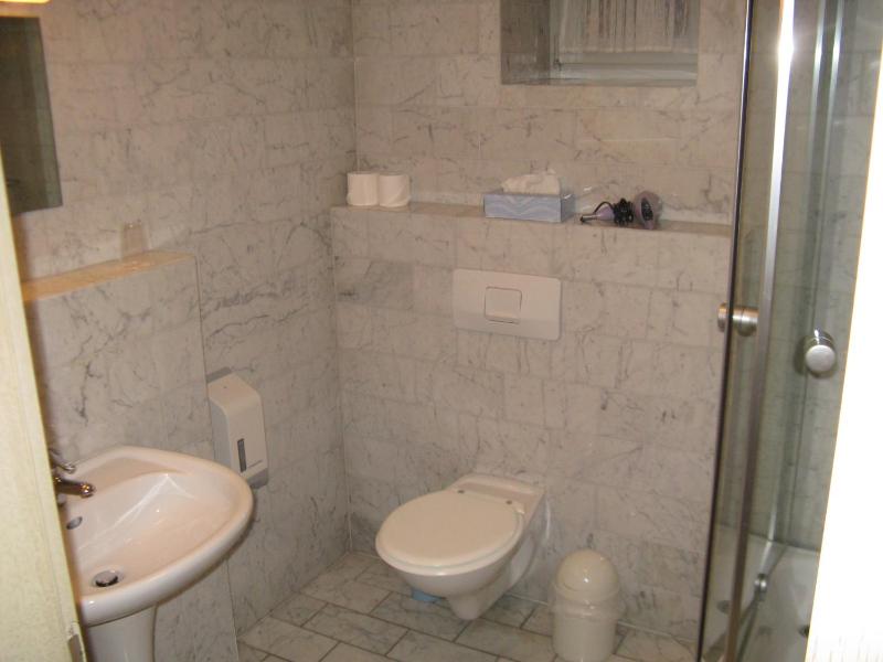 Double Room image 3