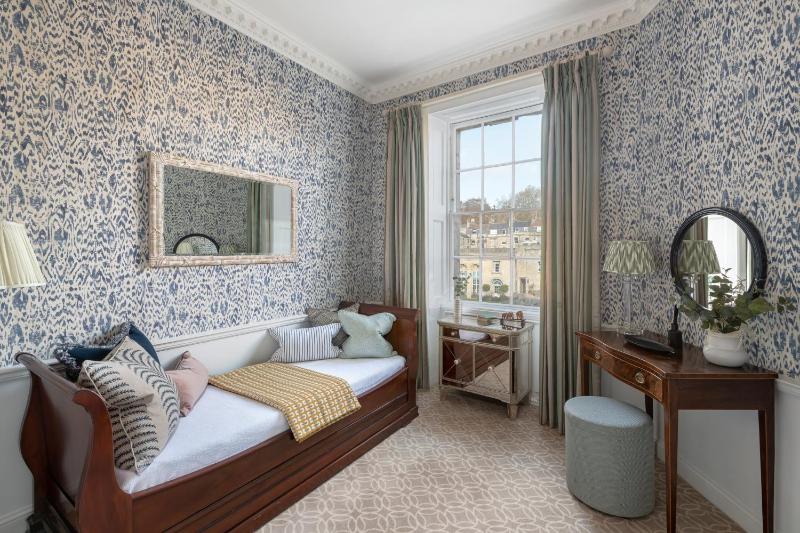 Luxury Suite image 2
